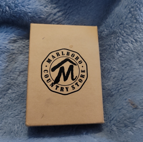 NEW & VINTAGE Brass Marlboro ZIPPO Lighter (NEVER FIRED) - Picture 10 of 10